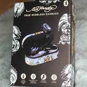 Ed Hardy Wireless Earbuds With Blue Case NWT